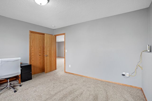 3201 Woodside Drive SE, Minot, ND 58701