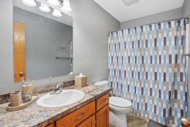 3201 Woodside Drive SE, Minot, ND 58701