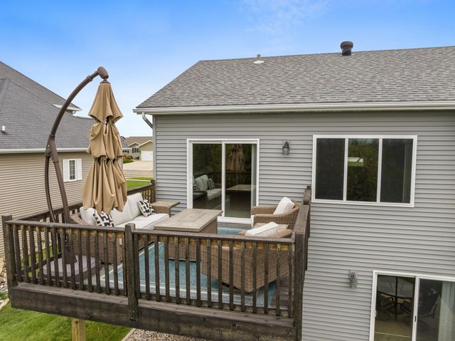 3201 Woodside Drive SE, Minot, ND 58701