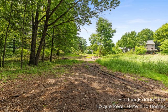 4323 Woodside Oaks Drive SE, Grand Rapids, MI 49546