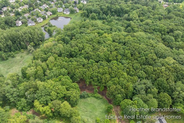 4323 Woodside Oaks Drive SE, Grand Rapids, MI 49546