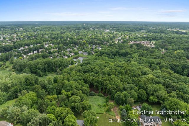 4323 Woodside Oaks Drive SE, Grand Rapids, MI 49546