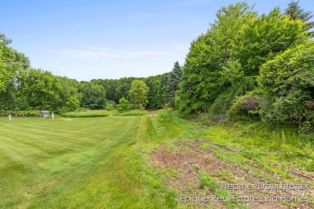 4323 Woodside Oaks Drive SE, Grand Rapids, MI 49546