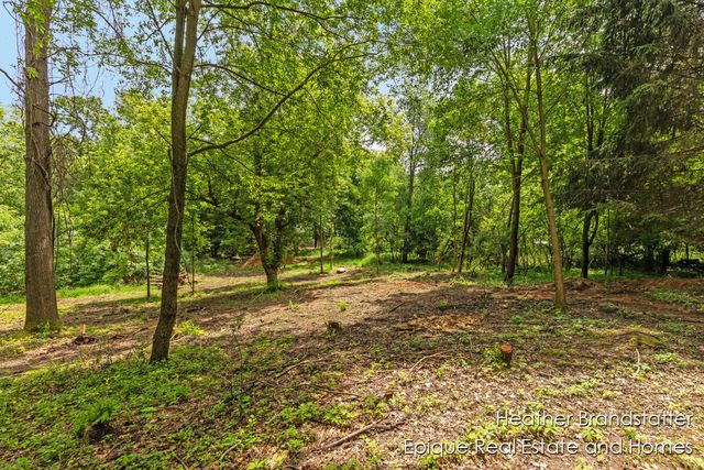 4323 Woodside Oaks Drive SE, Grand Rapids, MI 49546