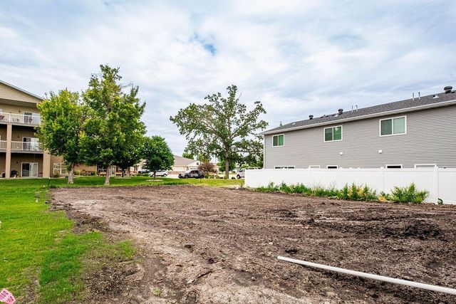 2626 36th Avenue S, Moorhead, MN 56560
