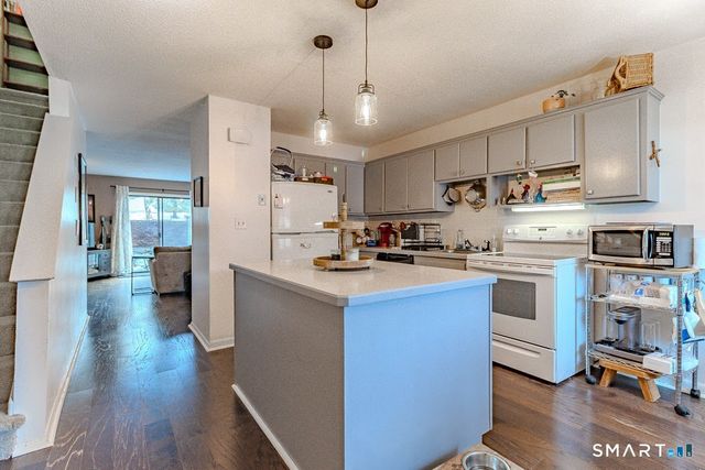 8 Webster Court 8, Newington, CT 06111