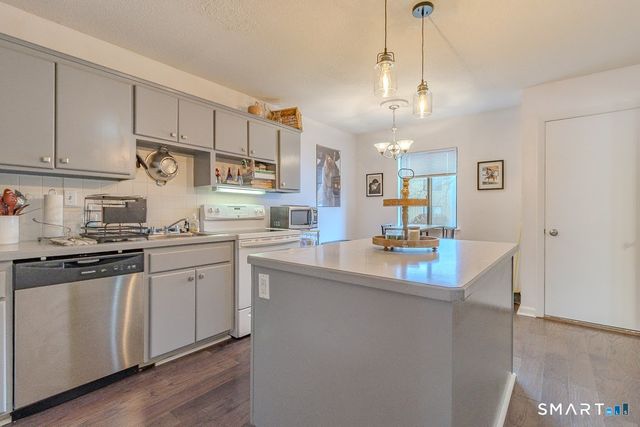 8 Webster Court 8, Newington, CT 06111