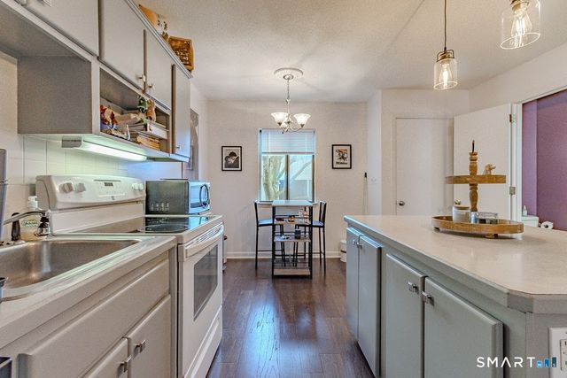 8 Webster Court 8, Newington, CT 06111