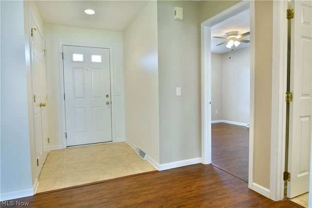 11 Danbury Court NW, Warren, OH 44481