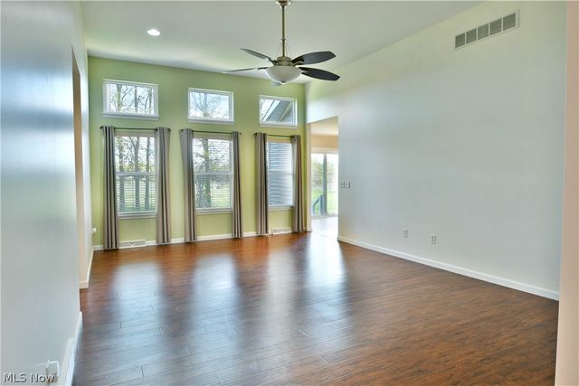 11 Danbury Court NW, Warren, OH 44481
