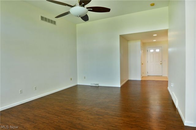 11 Danbury Court NW, Warren, OH 44481