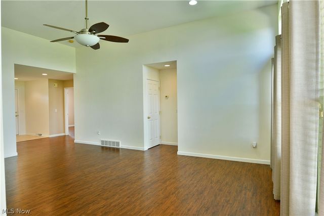 11 Danbury Court NW, Warren, OH 44481