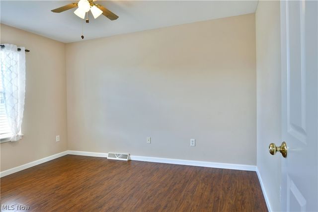 11 Danbury Court NW, Warren, OH 44481