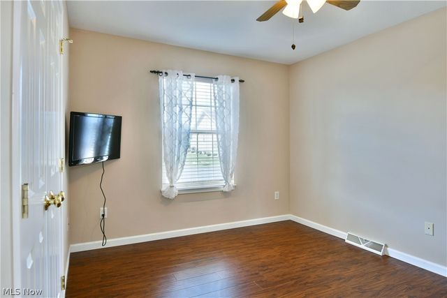 11 Danbury Court NW, Warren, OH 44481