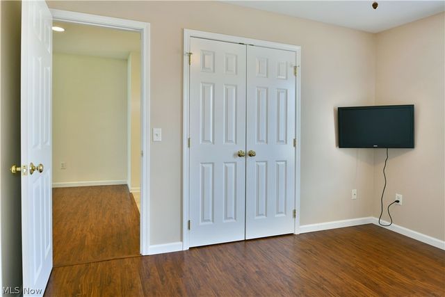 11 Danbury Court NW, Warren, OH 44481