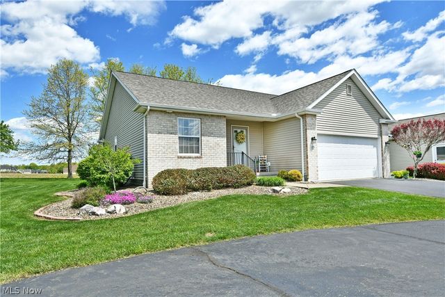 11 Danbury Court NW, Warren, OH 44481