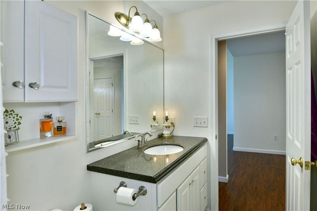11 Danbury Court NW, Warren, OH 44481