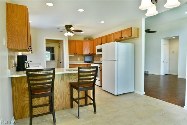 11 Danbury Court NW, Warren, OH 44481
