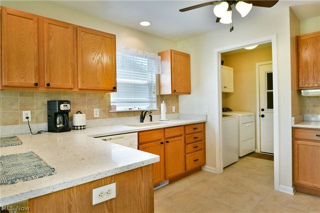 11 Danbury Court NW, Warren, OH 44481