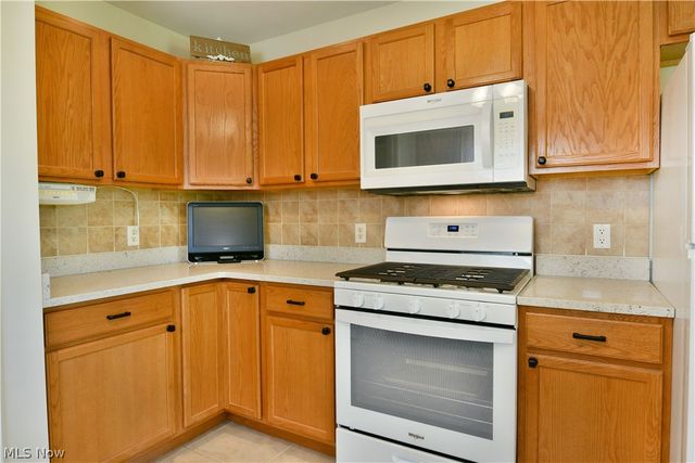 11 Danbury Court NW, Warren, OH 44481
