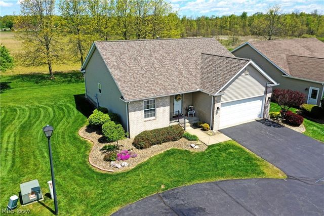 11 Danbury Court NW, Warren, OH 44481