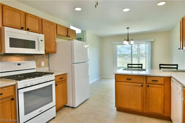 11 Danbury Court NW, Warren, OH 44481