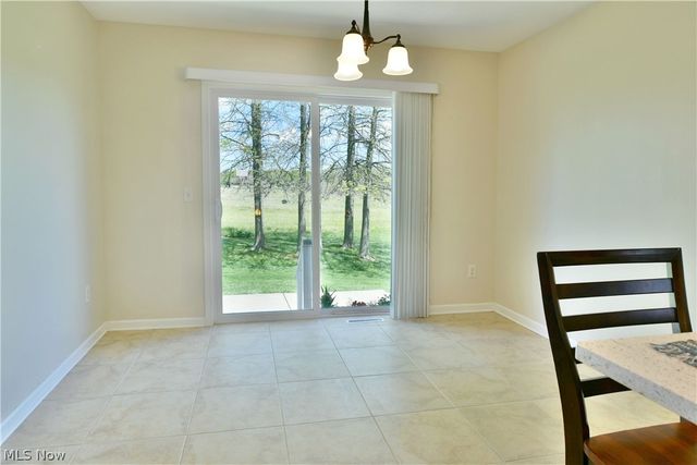 11 Danbury Court NW, Warren, OH 44481