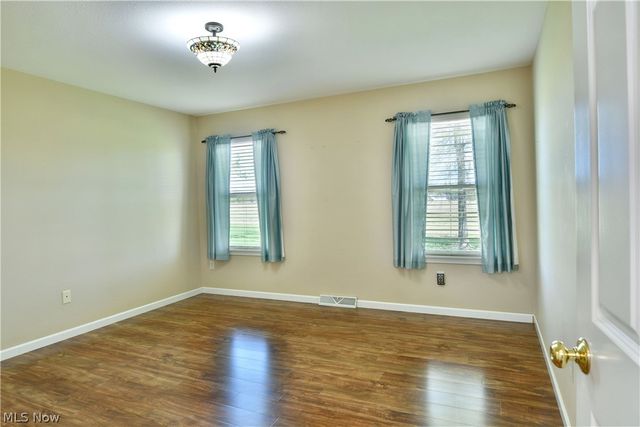 11 Danbury Court NW, Warren, OH 44481