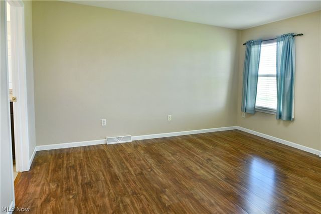 11 Danbury Court NW, Warren, OH 44481