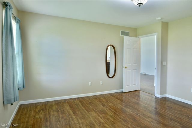 11 Danbury Court NW, Warren, OH 44481