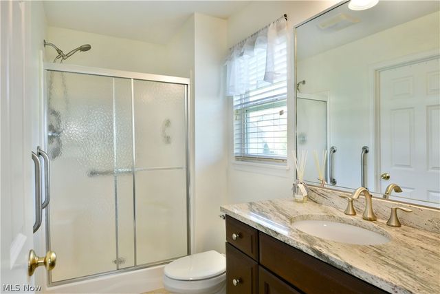 11 Danbury Court NW, Warren, OH 44481