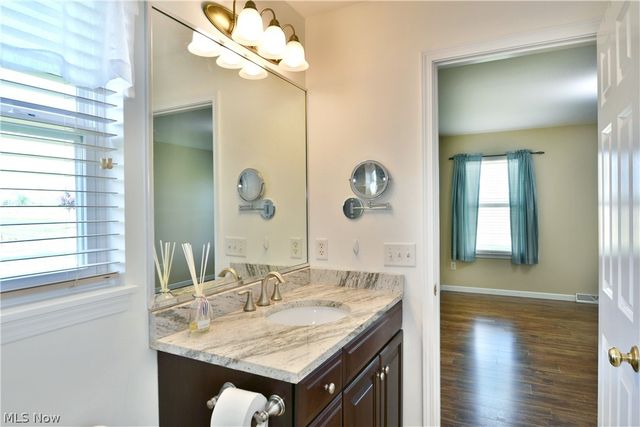 11 Danbury Court NW, Warren, OH 44481
