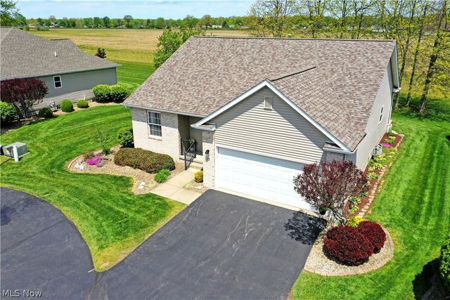 11 Danbury Court NW, Warren, OH 44481