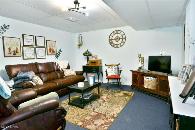 11 Danbury Court NW, Warren, OH 44481
