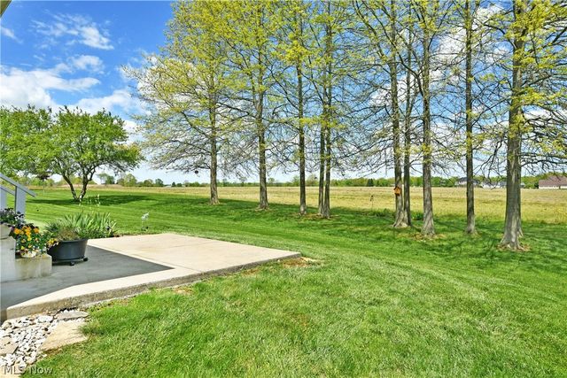 11 Danbury Court NW, Warren, OH 44481