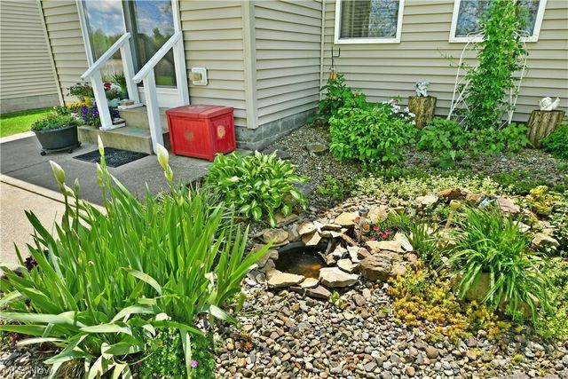 11 Danbury Court NW, Warren, OH 44481