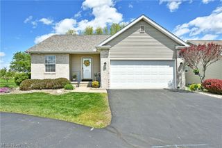 11 Danbury Court NW, Warren, OH 44481