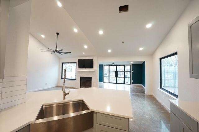 8006 Tiffany DR, Austin, TX 78749