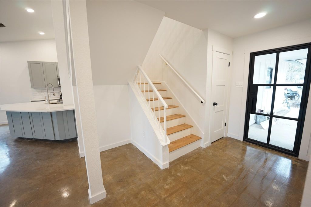 8006 Tiffany DR, Austin, TX 78749