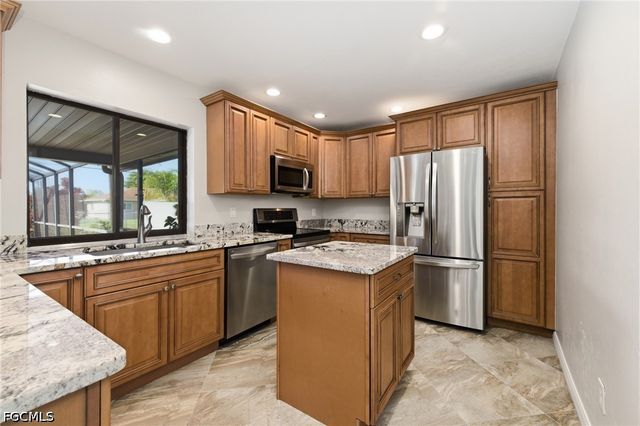 1926 SE 8th ST, Cape Coral, FL 33990