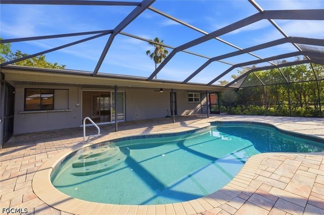 1926 SE 8th ST, Cape Coral, FL 33990