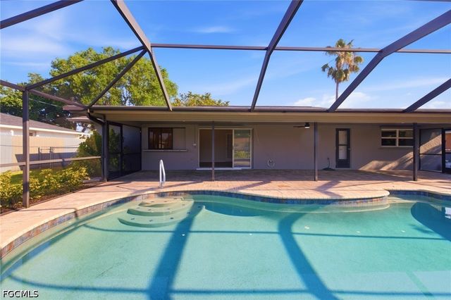 1926 SE 8th ST, Cape Coral, FL 33990