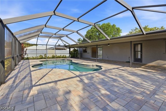 1926 SE 8th ST, Cape Coral, FL 33990