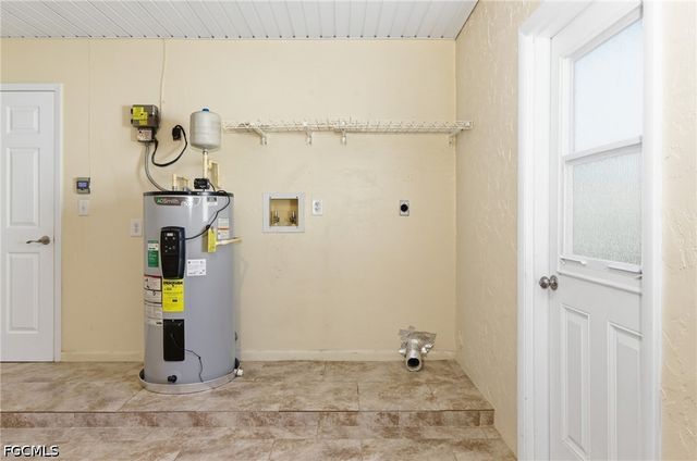 1926 SE 8th ST, Cape Coral, FL 33990