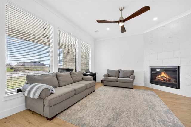 209 Basalt Lane, Reno, TX 76020