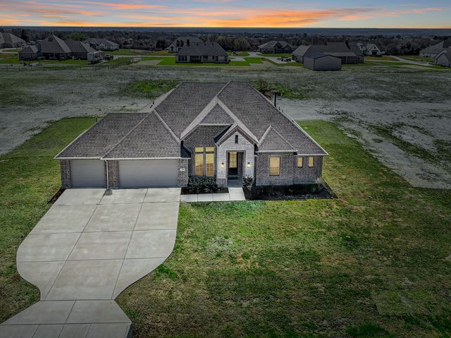 209 Basalt Lane, Reno, TX 76020