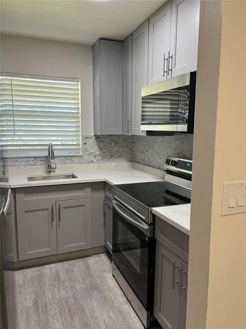 2134 Lincoln St 25, Hollywood, FL 33020