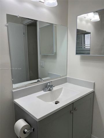 2134 Lincoln St 25, Hollywood, FL 33020