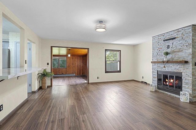 1235 E MURDOCK AVENUE, Oshkosh, WI 54901