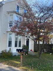 126 Washington Street 1, Warwick, RI 02888
